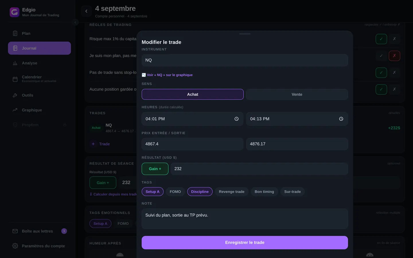 Fiche d'un trade dans Edgio : instrument NQ, sens achat, heures d'entrée et de sortie, prix, résultat en dollars, tags émotionnels (Setup A, FOMO, Discipline, Revenge trade, Bon timing, Sur-trade) et note libre